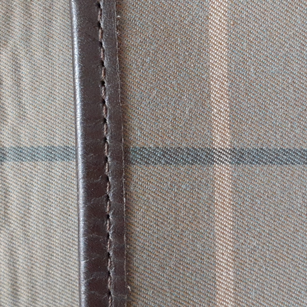 BURBERRYS Vintage Nova check shoulder bag Slight lift of leather on strap pic 7 - Picture 7 of 14